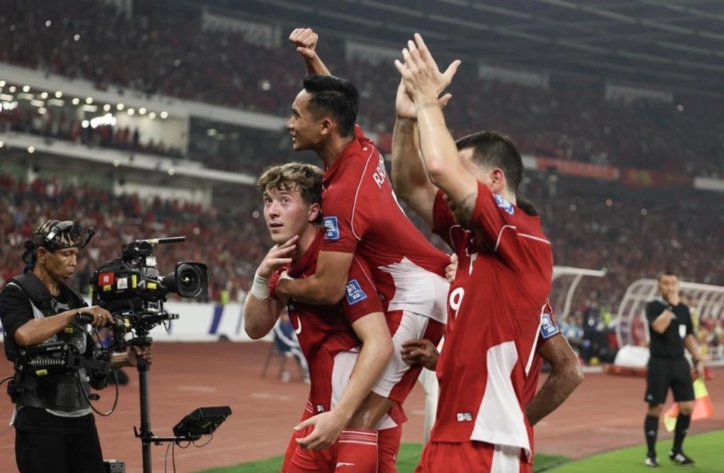 Tiền đạo Ole Romeny ăn mừng sau khi ghi bàn giúp Indonesia đánh bại Trung Quốc 1-0 ở vòng loại World Cup 2026 khu vực châu Á.